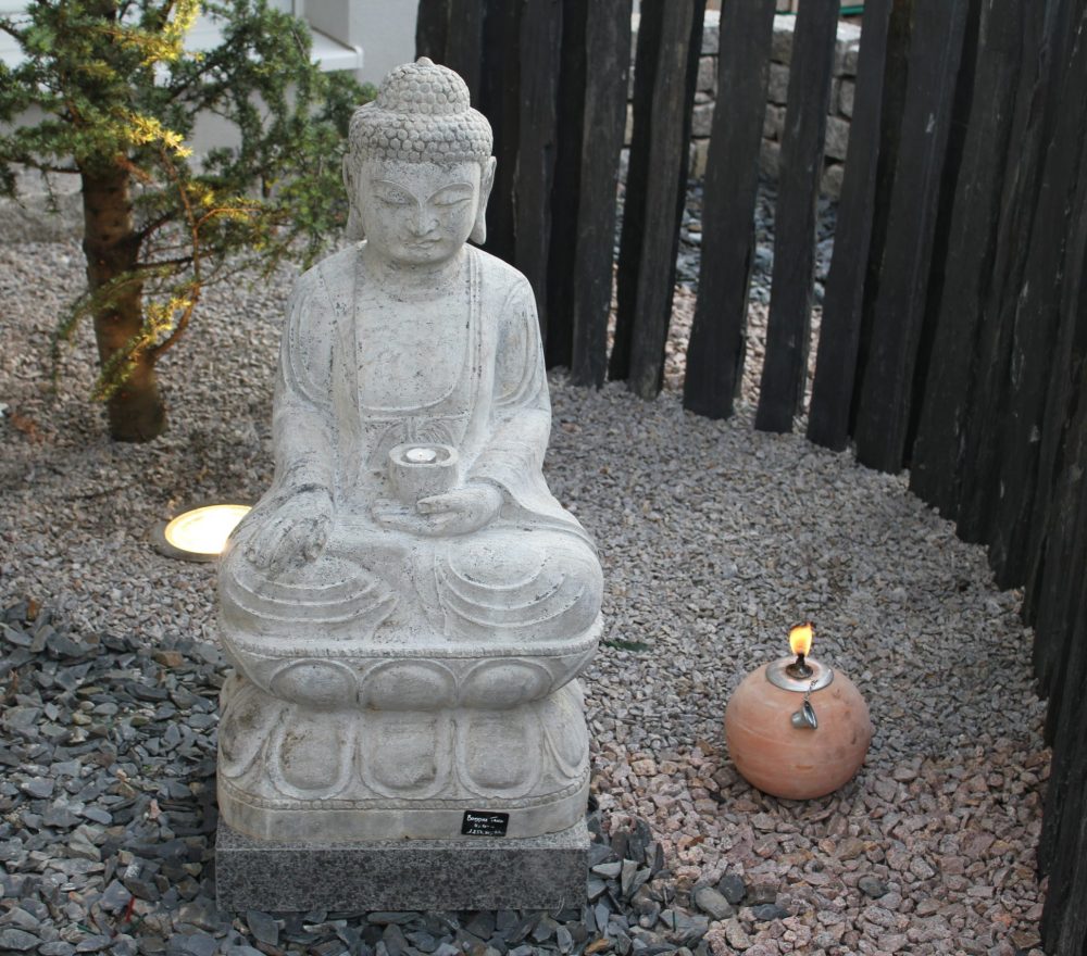 Buddha en granit gris clair